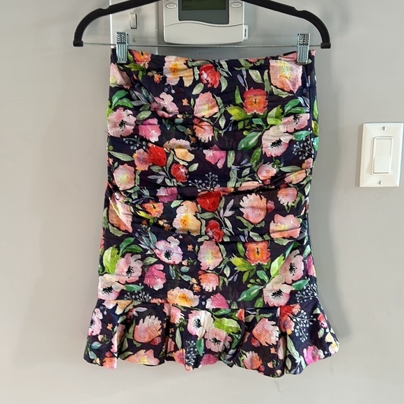 Nicole  Miller Watercolor Ruffle Ruched Floral Skirt - Picture 4 of 8